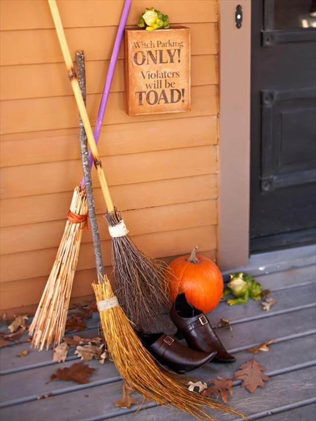 Witches-Broom-Halloween-Decor