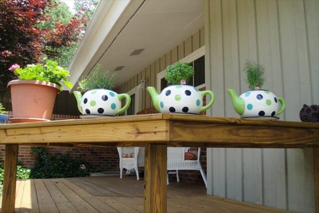 reuse-teapots-ideas-colorful-table-flower-centerpiece-garden-decor-ideas
