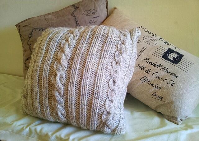 Cable knit cushion cover