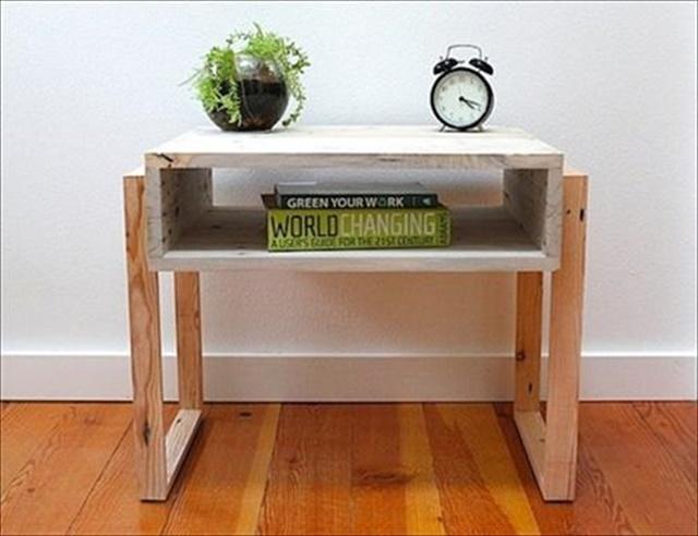 Pallet Bed Side Table coffee Color: