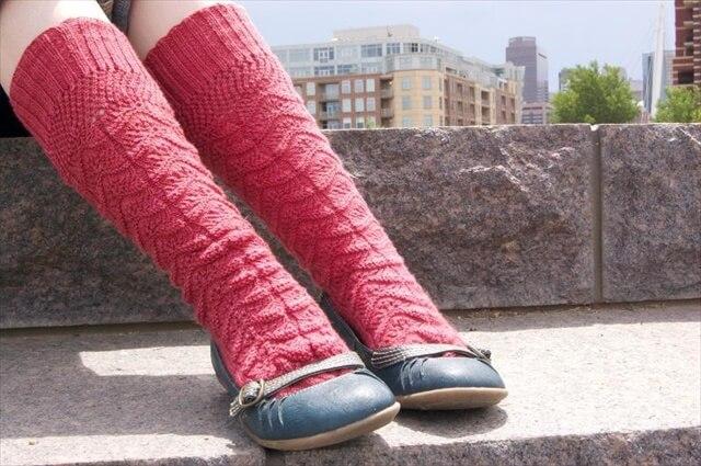 Ladies Lace Knee Socks knitting pattern
