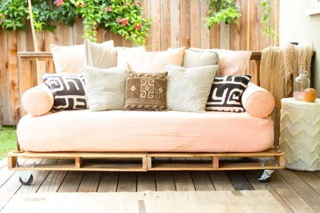 DIY Pallet Couch: