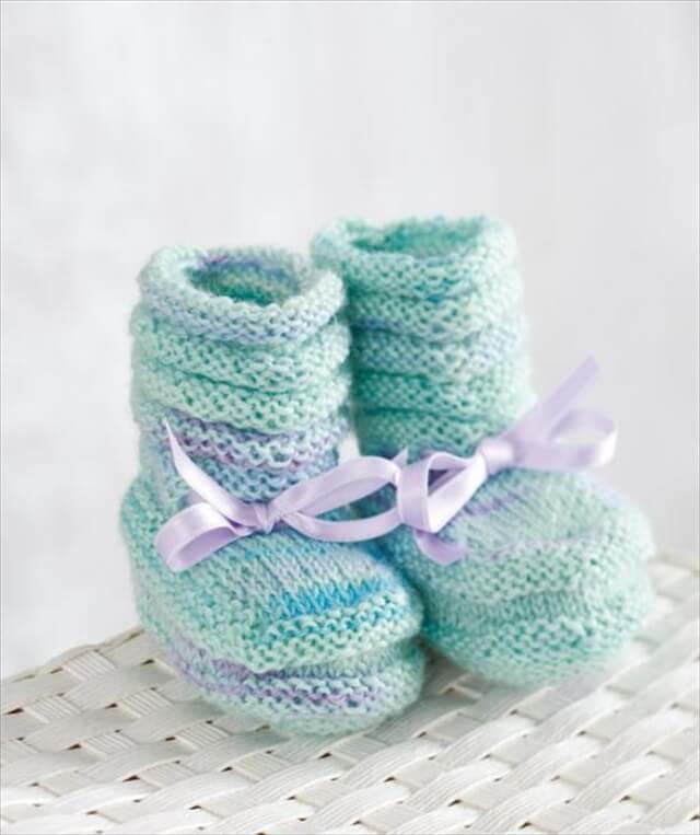 Nice crochet baby booties