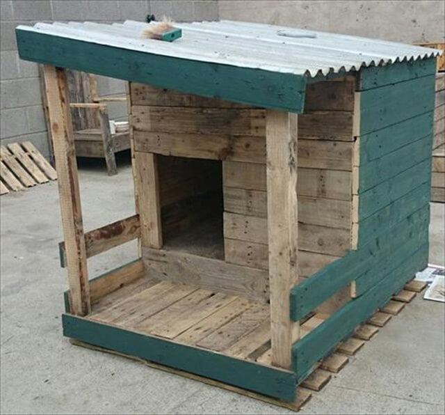 dog-house-built-from-pallet-wood