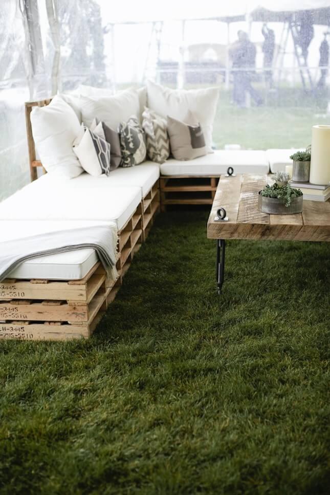 DIY Rustic Chic Outdoor Seating:
