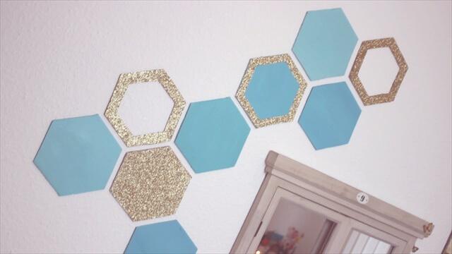 Honeycomb Wall Decor - Easy Recycling Home Decor Idea