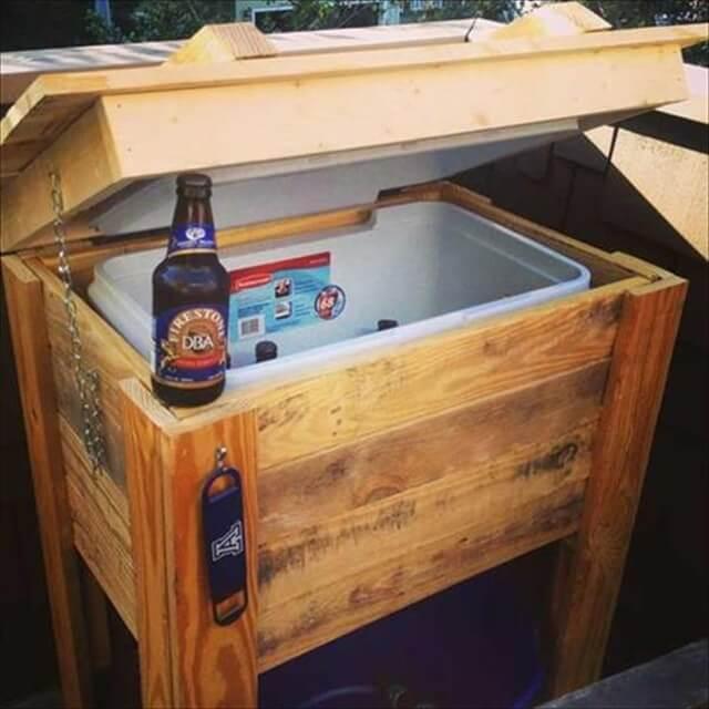Wooden Pallet Outdoor Ice Box Stand: