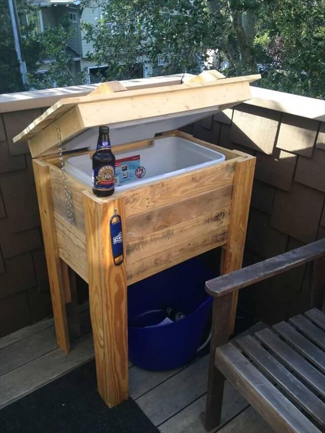 Wooden Pallet Outdoor Ice Box Stand:
