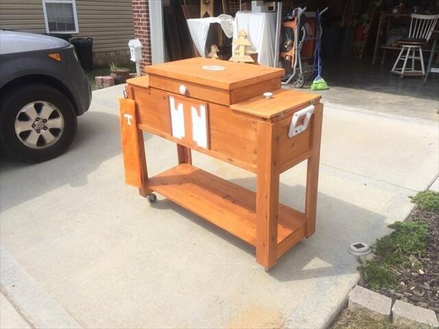 Pallet Outdoor Cooler / Ice Chest with Wheels