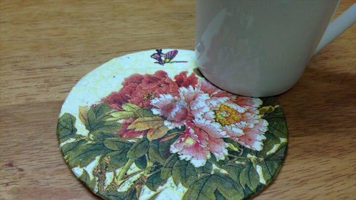 Upcycle an Old CD to a Colorful Coaster