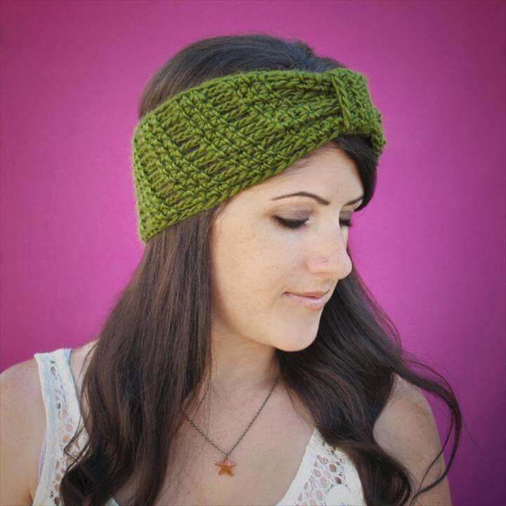 Gauge is unimportant, just make sure you don't crochet too tightly or your headband won't be stretchy enough.