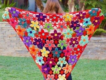 Wonderful DIY Crochet Hawaiian Flower With Free Pattern