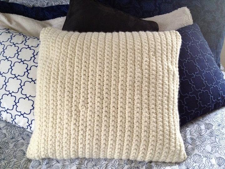 gorgious crochet pillow