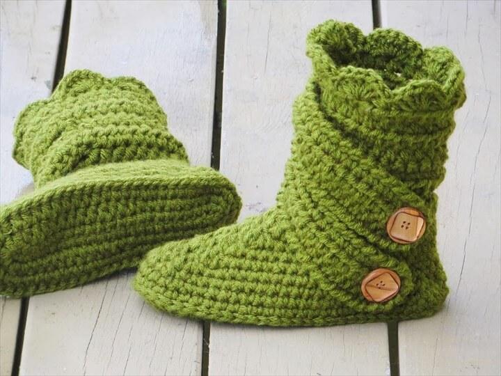 green crochet slipper and side button