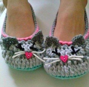 24 Adorable Crochet Women's Slippers