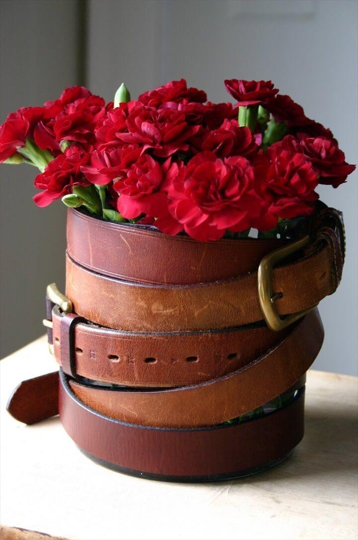 Decorate a simple vase with your old belts.