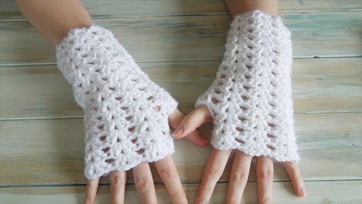  Crochet Iris Stitch Finger-less Mittens