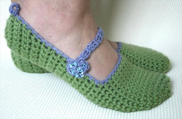  crochet women shoes pattern with embellished hearts crochet shoes