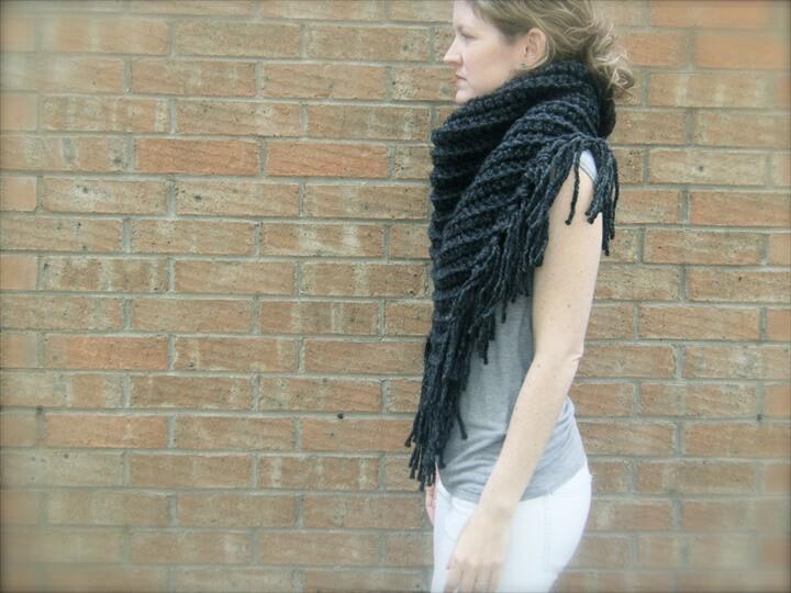 DIY Crochet Pattern: triangle scarf, chunky bulky yarn, bandana scarf, fringe shawl