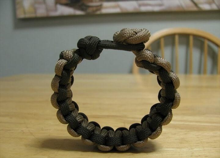 Paracord bracelet