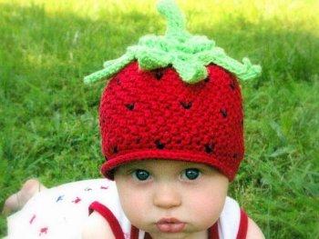 Crochet pattern strawberry beanie hat with peek-a-boo brim Crochet