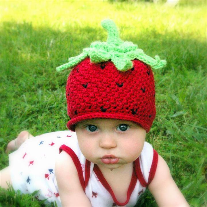 Crochet pattern strawberry beanie hat with peek-a-boo brim Crochet 