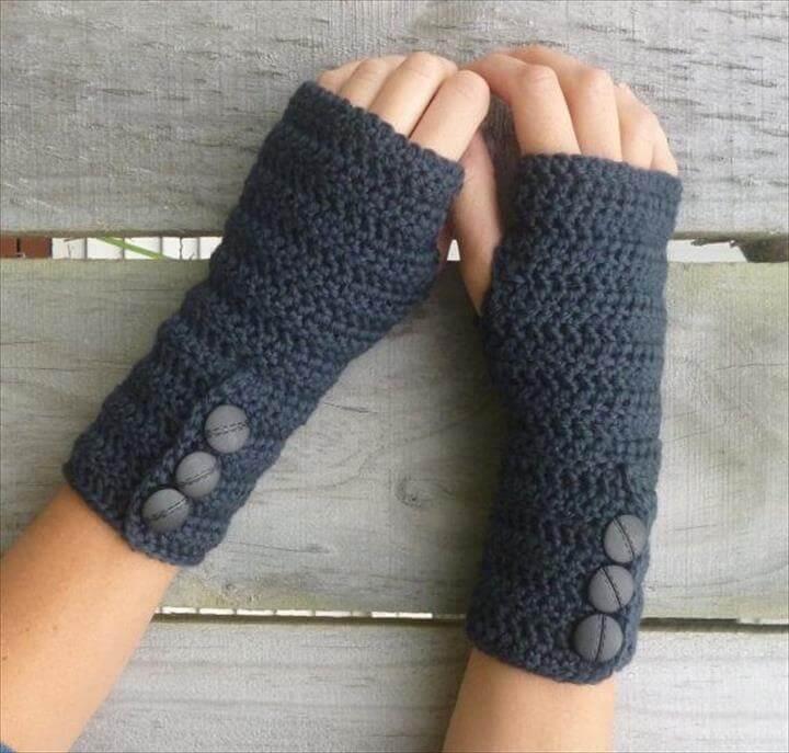 This listing is for a PDF pattern so you can make your own fancy arm warmers for yourself or friend