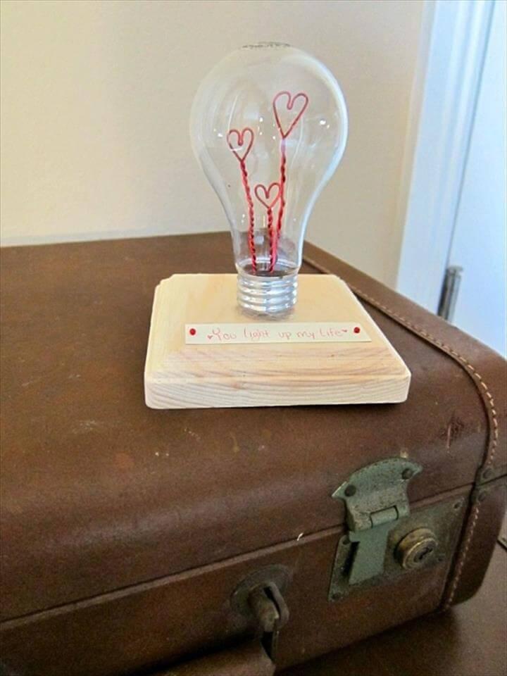 Romantic gift – generous surprise DIY decoration from bulbs