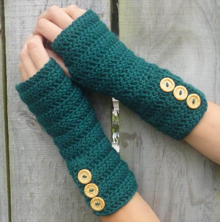 GREEN Wool crochet arm warmers, fingerless gloves, with fancy buttons