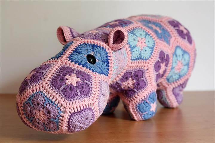 This Happypotamus crochet pattern is the best!! I love all things hippo but this one, made with the African flower motif, is so rad!