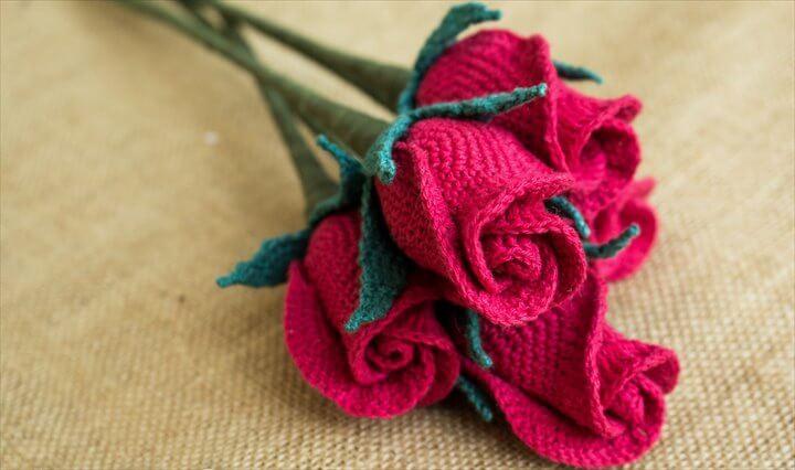 Crochet Rose Flower in a Closed Shape, A beautiful & romantic closed Rose for your loved ones, or as a rose bouquet to decorate your home or table.