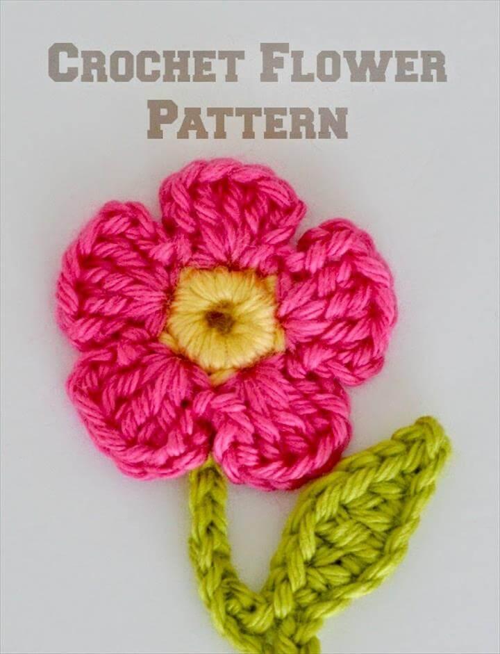 Crochet flower applique. Free pattern from Mango Tree Crafts