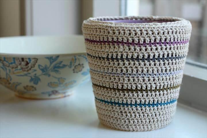 Crochet plant pot cozy 