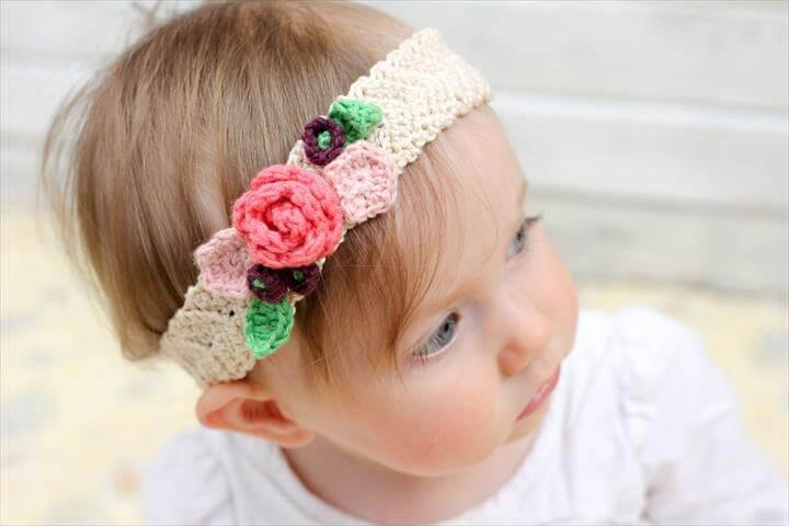 This free crochet headband pattern with flowers is surprisingly easy and it makes an adorable headpiece
