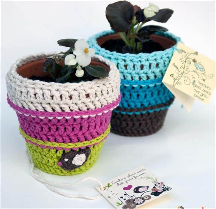 Planting Seeds Flower Pot Cozy - free crochet pattern with matching printable card! Great teacher