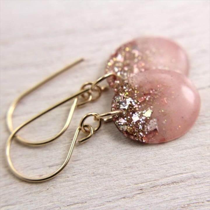Cool Nail polish jewelry Ideas, Resin Earrings, Pink Earrings, Pretty Earrings, Glitter Earrings, Jewelry Earrings, Jewelery, Pretty Jewelry, Beautiful Jewelry, Easy Diy Earrings 