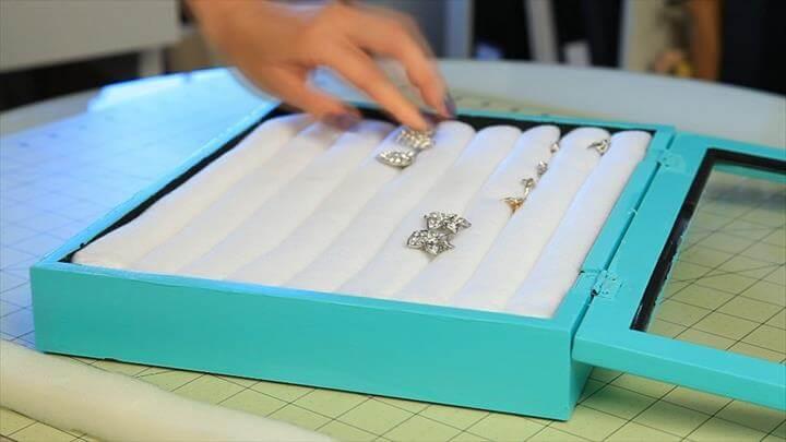  DIY Top 10 DIY Jewelry Box Ideas By Angela Jordanovska Published on October 2, 2014 Share Tweet Comment Tiffany & Co inspired Jewelry Box