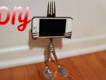 DIY Fork iPhone Stand (Gift Idea)