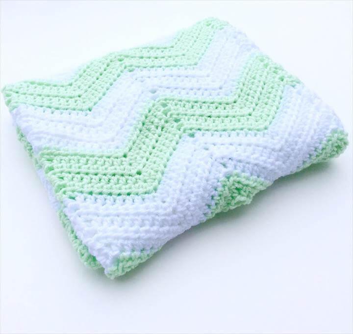 Easy Chevron Security Blanket Crochet Pattern, Beginners Crochet Pattern and Photo Tutorial, Crochet Pattern for Baby Blanket