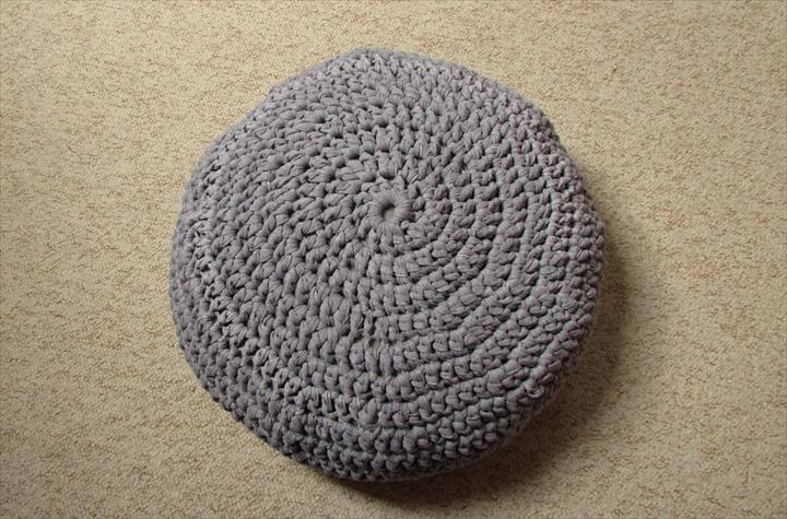 VERY EASY crochet pouf tutorial - crochet cushion / foot stool/ floor cushion / pouf / ottoman