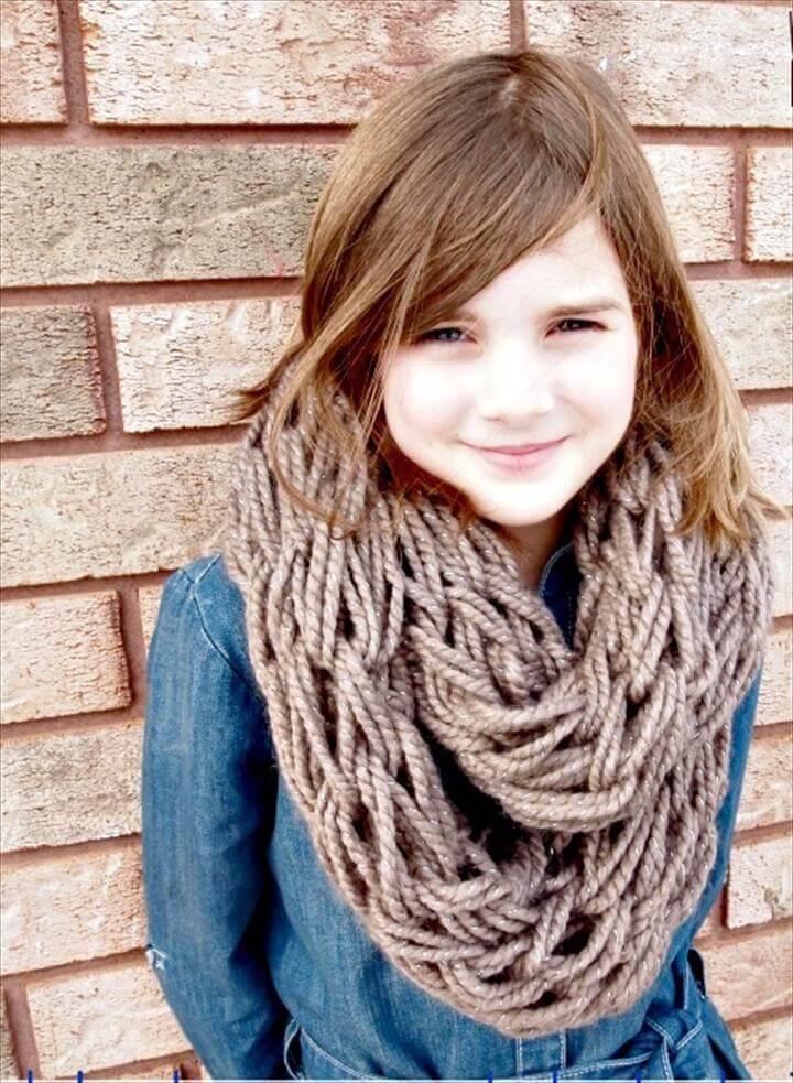 Arm Knitting a Chunky Infinity Scarf is easy and quick!