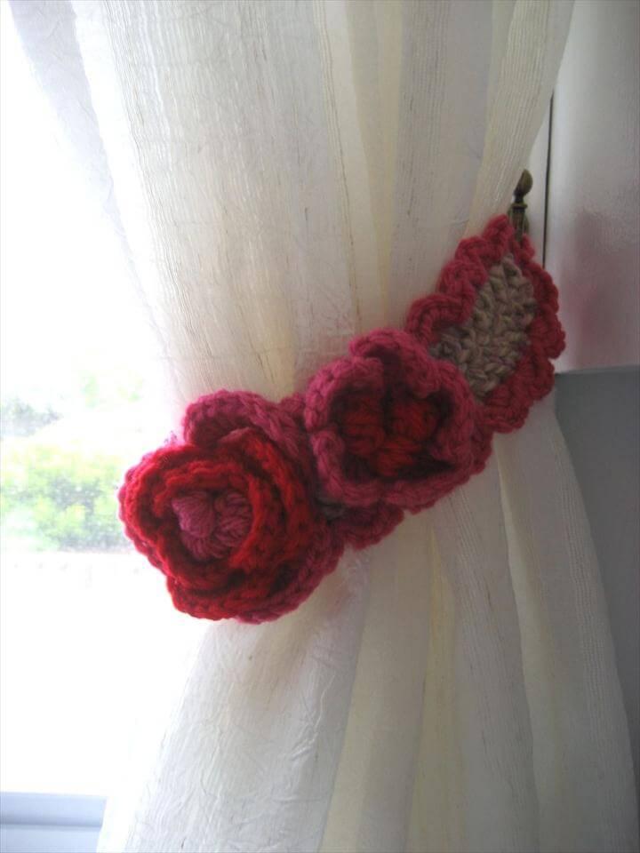 Crochet a Curtain Tie-Back (DIY Tutorial)