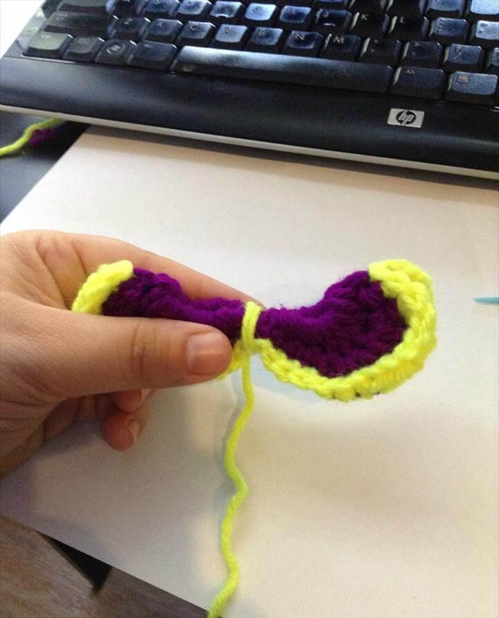 crochet heart bows, hair bows