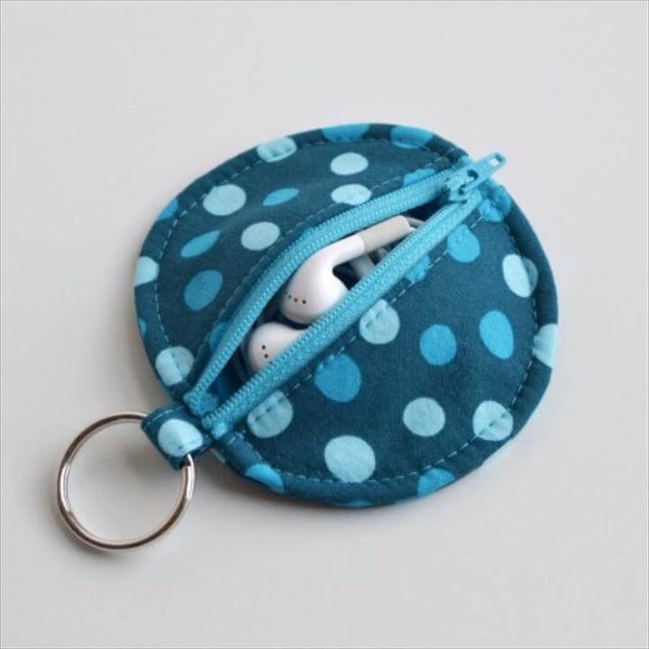 Circle Zip Earbud Pouch