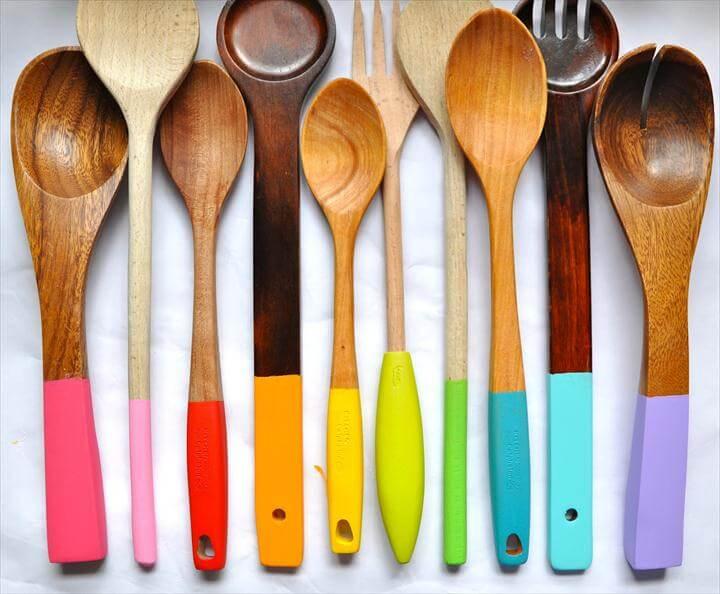 painting wooden spoons