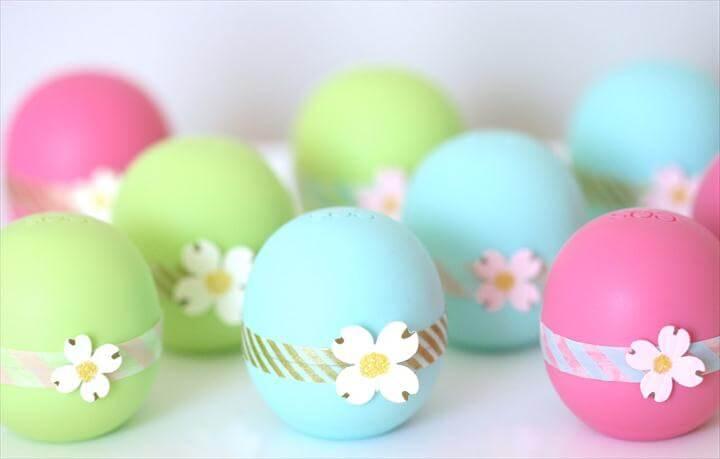 DIY: Easy & Pretty EOS Lip Balm Party Favors {Perfect for Bridal Showers, Birthdays, Baby Showers}
