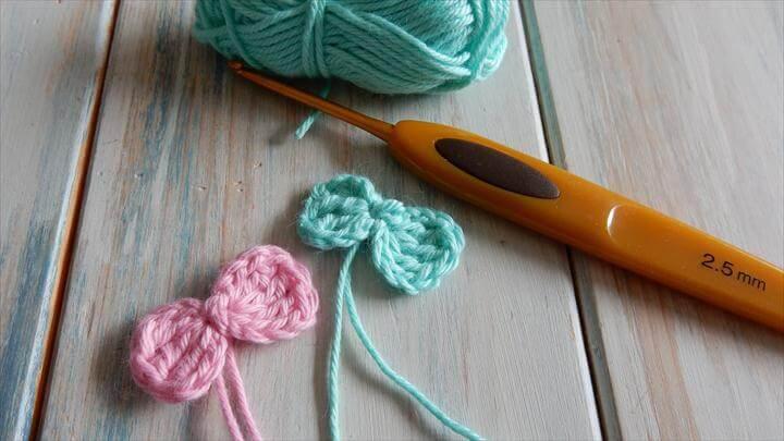 Crochet a Small Bow