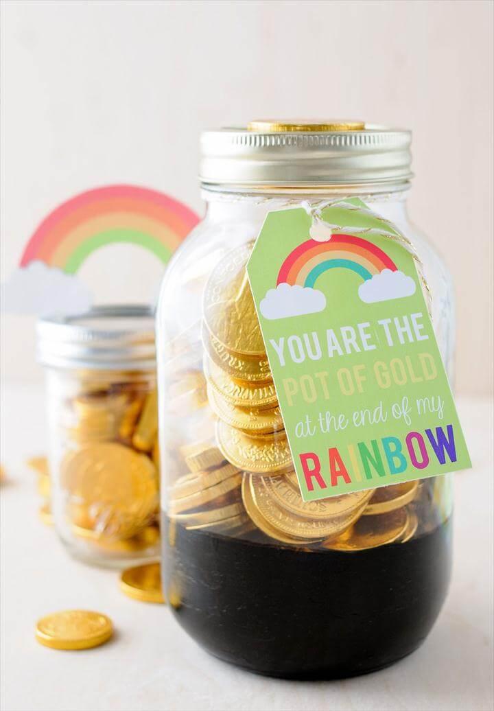 Cute St. Patrick's Day Mason Jar gift ideas- "pot of gold" jars