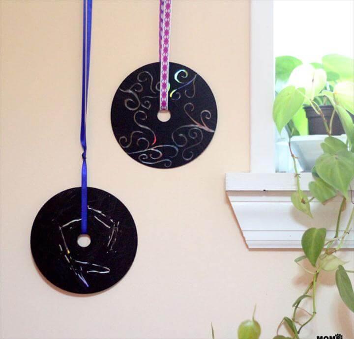 Upcycle old CDs and DVDs as doodle discs! Such a fun, easy craft for