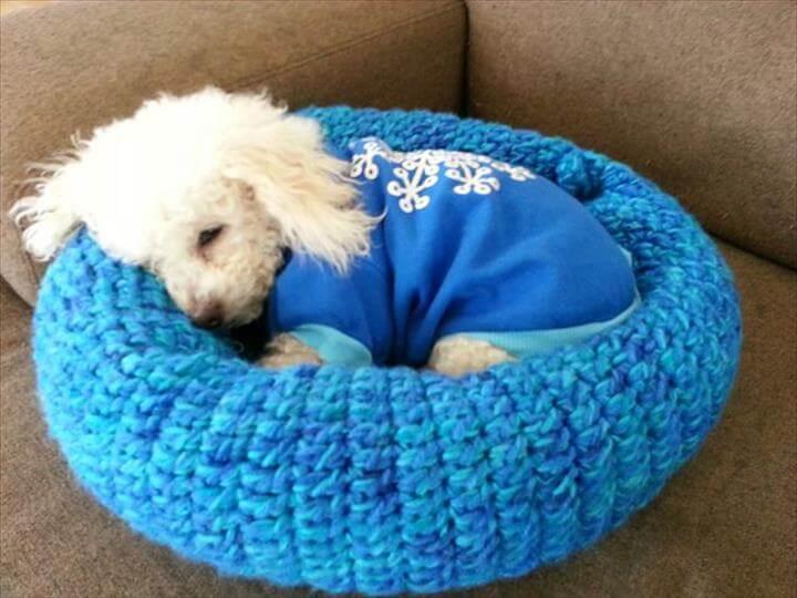 15 Amazing Crocheted Pet Bed Design